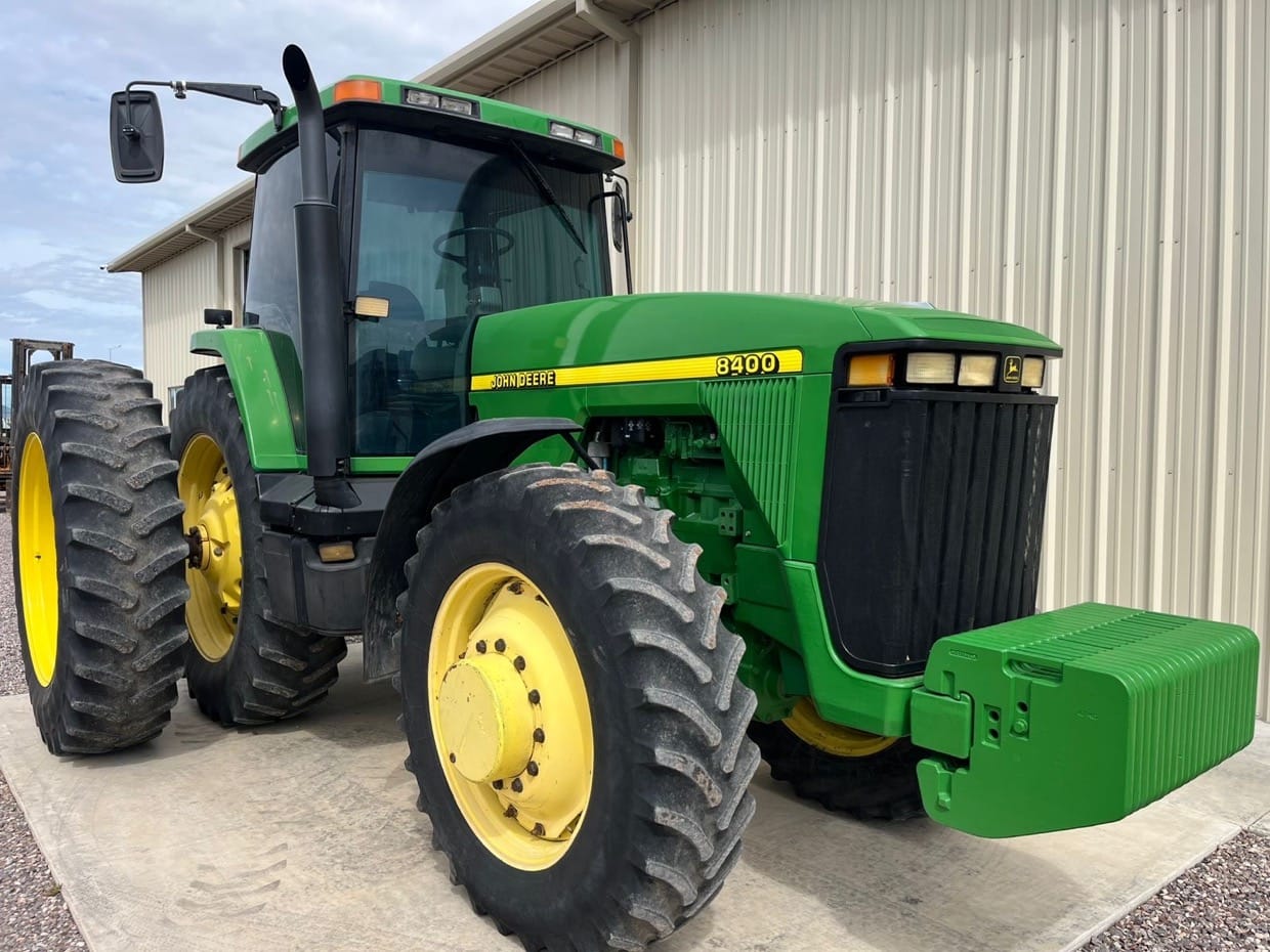 John Deere 8400