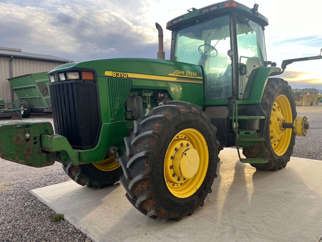 John Deere 8310 2000